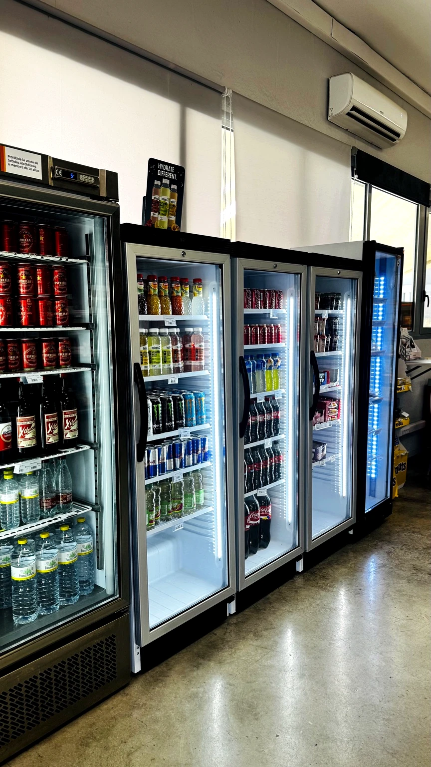 Bebidas frías y productos de tienda